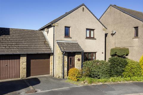 3 bed property, in Carnforth, £275,000