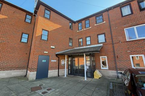 1 bed property, in 45 Hatfield House Borough Road, £20,000
