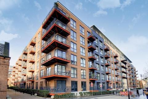 1 bed property, in Warehouse Court, £270,000