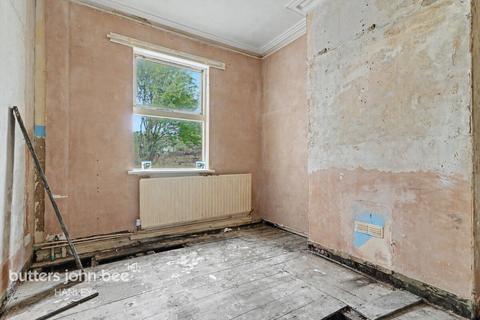 4 bed property, in Bucknall New Road Stoke-On-Trent ST1 2BG, £160,000
