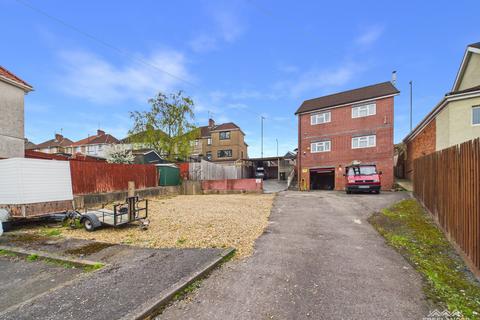 4 bed property, in Malpas Road, £390,000