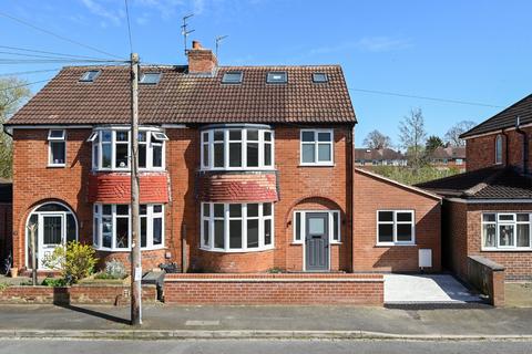 3 bed property, in Yearsley Crescent, £450,000