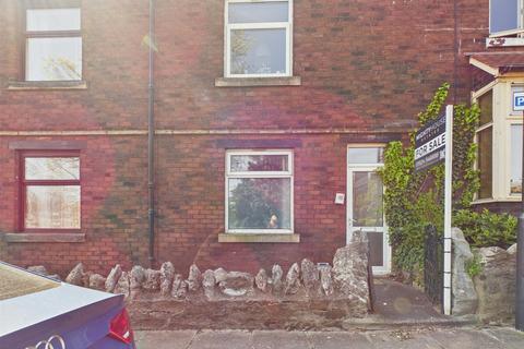 2 bed property, in Sibsey Street, £179,000