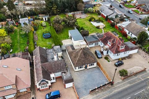 3 bed property, in Maidstone Road, £620,000
