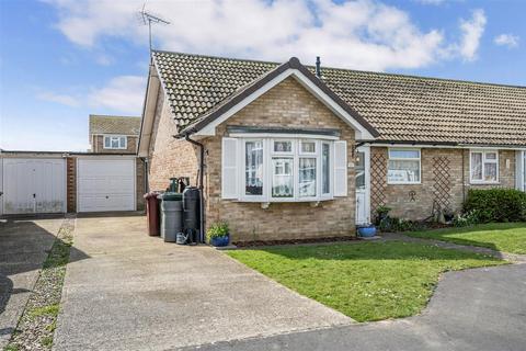 2 bed property, in Harrow Drive, £325,000