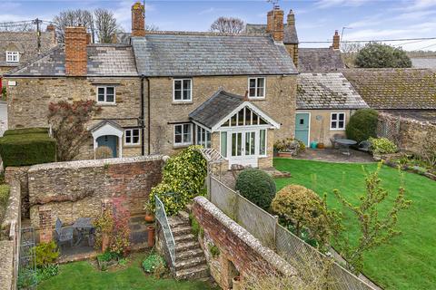 3 bed property, in Paines Hill, £695,000