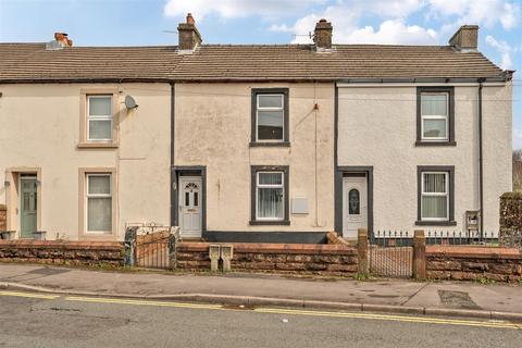 2 bed property, in North Road, £95,000