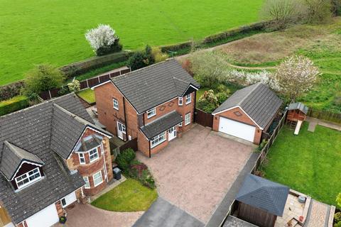4 bed property, in Cavendish Road, £470,000