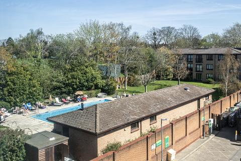 2 bed property, in Andace Park Gardens, £350,000