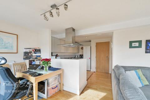 2 bed property, in Lee High Road, £350,000