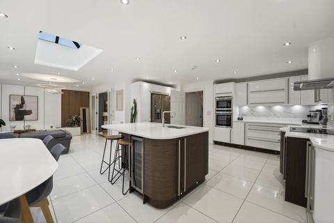 5 bed property, in Sweet Bay Crescent, £700,000