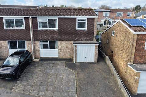 2 bed property, in Highfield Park Road, £230,000