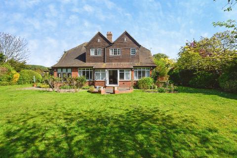 4 bed property, in Monckton Road, £775,000