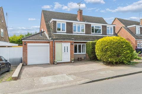 3 bed property, in Passingham Avenue, £630,000