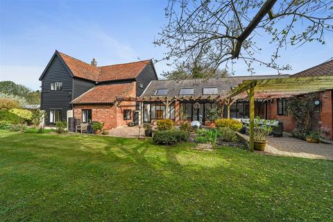 6 bed property, in Alton Green, £950,000