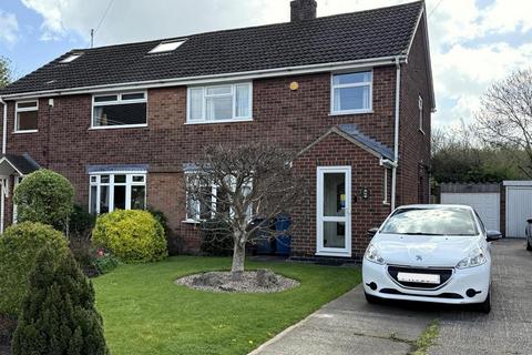 3 bed property, in Yonge Close, £275,000