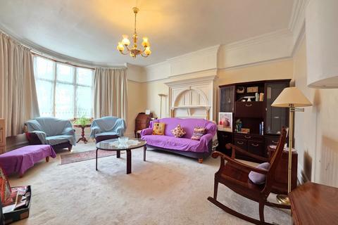 7 bed property, in Chatsworth Road, £2,000,000