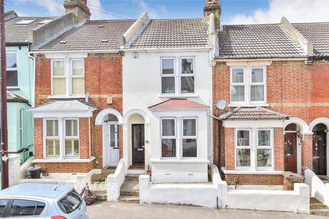 2 bed property, in Clarence Avenue, £270,000