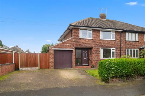 3 bed property, in Charterhouse Drive, £235,000