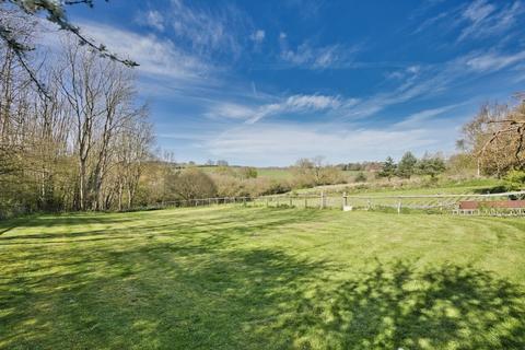 4 bed property, in Broadshard, £735,000