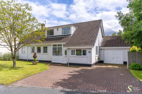 4 bed property, in Carrwood, £695,000