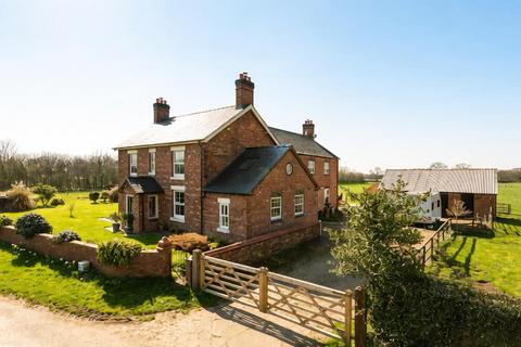 4 bed property, in Northwood, £899,995