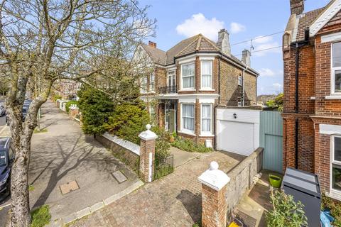 5 bed property, in Ditchling Road, £1,375,000