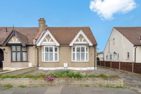2 bed property, in Trenance Gardens, £500,000