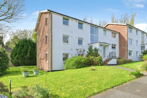 1 bed property, in Pages Close, £36,000