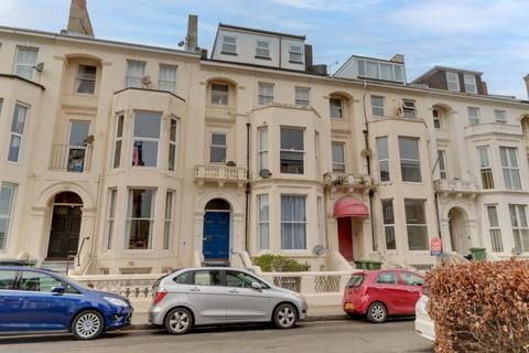 2 bed property, in Nightingale Road, £170,000