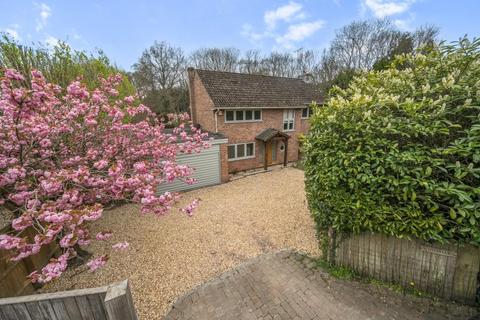 4 bed property, in Bucklebury Alley, £850,000