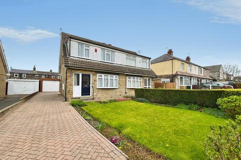 3 bed property, in Poplar Road, £200,000