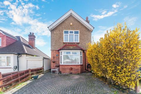 3 bed property, in Tolworth Park Road, £600,000