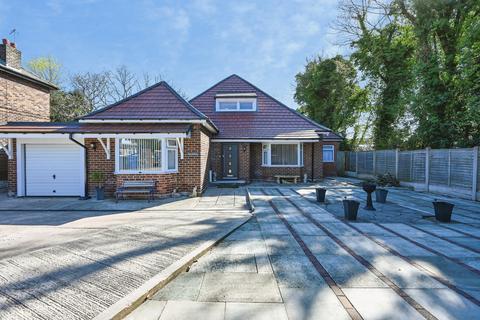 3 bed property, in Cinnamon Lane North, £550,000