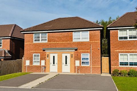 2 bed property, in Beaufighter Crescent, £200,000