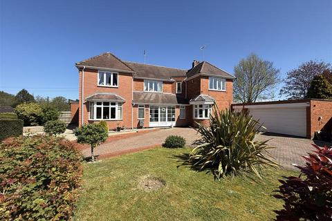 4 bed property, in Burnside, £563,000