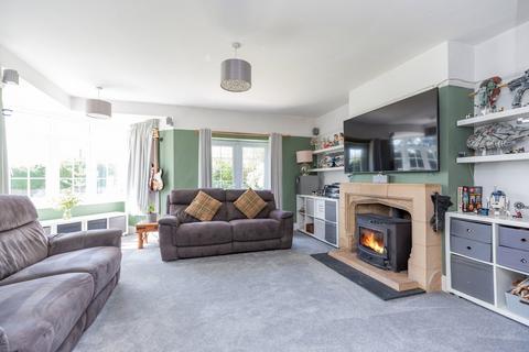 5 bed property, in Vagg Hill, £900,000