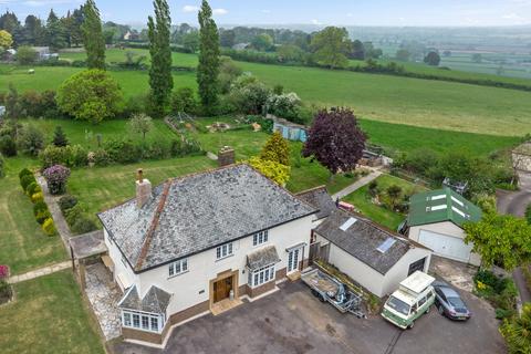 5 bed property, in Vagg Hill, £900,000