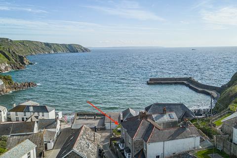 2 bed property, in Foxhole Lane, £475,000