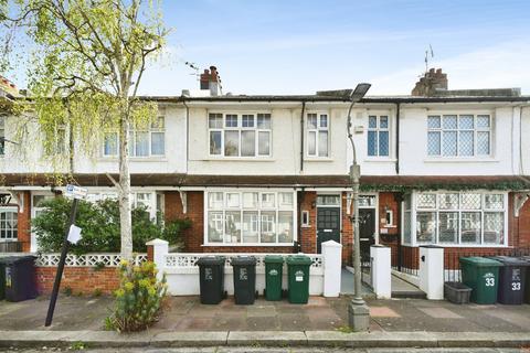 3 bed property, in Princes Terrace, £500,000