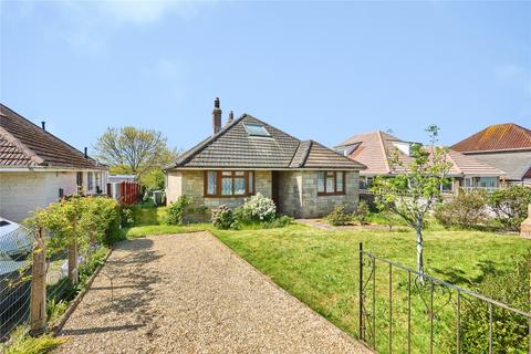2 bed property, in The Fairway, £299,950