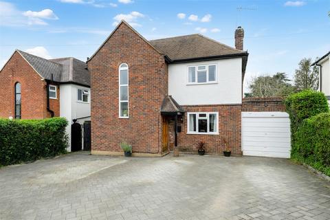 4 bed property, in Grange Meadow, £925,000