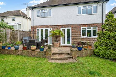 4 bed property, in Grange Meadow, £925,000