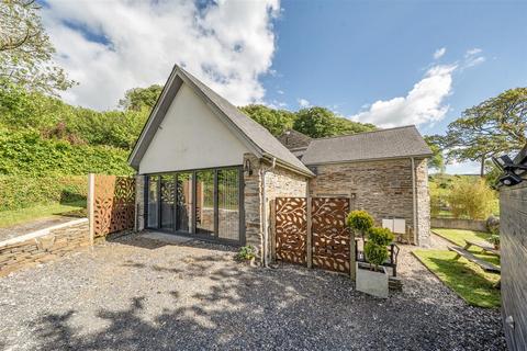 2 bed property, in Harberton, £450,000
