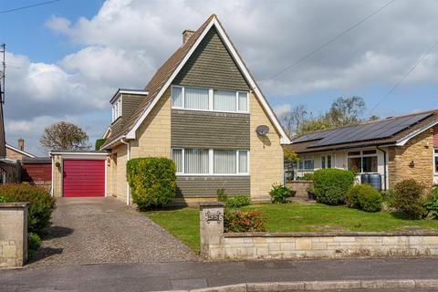 3 bed property, in Hawthorn Grove, £325,000