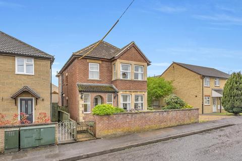 4 bed property, in Wood Lane, £450,000