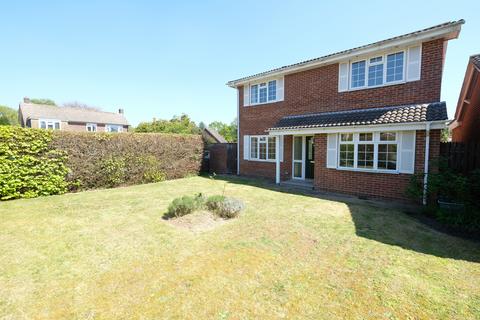 4 bed property, in Woodlands Court, £500,000