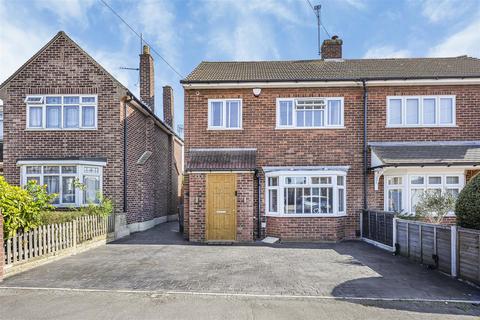 3 bed property, in Monkswood Avenue, £550,000