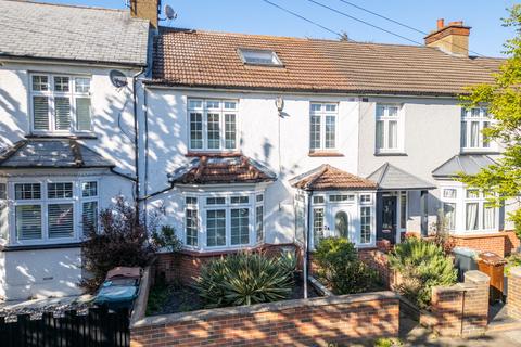 4 bed property, in Parrock Avenue, £425,000