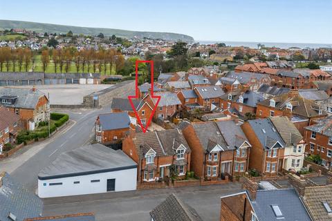 3 bed property, in Hanbury Rd, £345,000